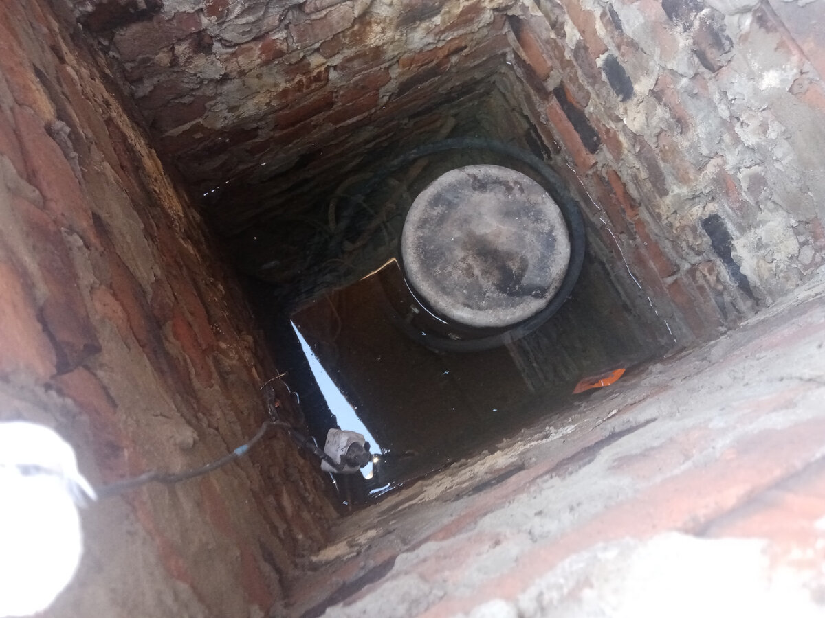 вода в скважине стоит