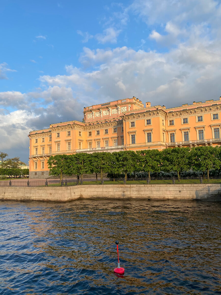 Михайловский замок в Санкт-Петербурге