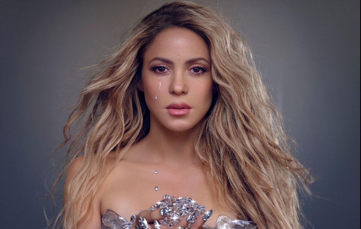 Шакира активно продвигает свой новый альбом «Las Mujeres Ya No Lloran» или «Женщины больше не плачут» и с удовольствием раздает интервью различным изданиям.