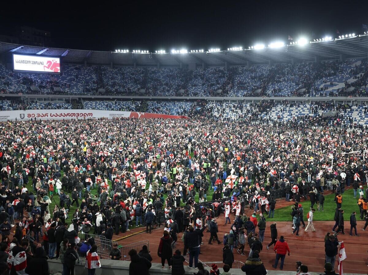 Стадион в Тбилиси после игры Грузия - Греция (0:0, 4-2 пен.)