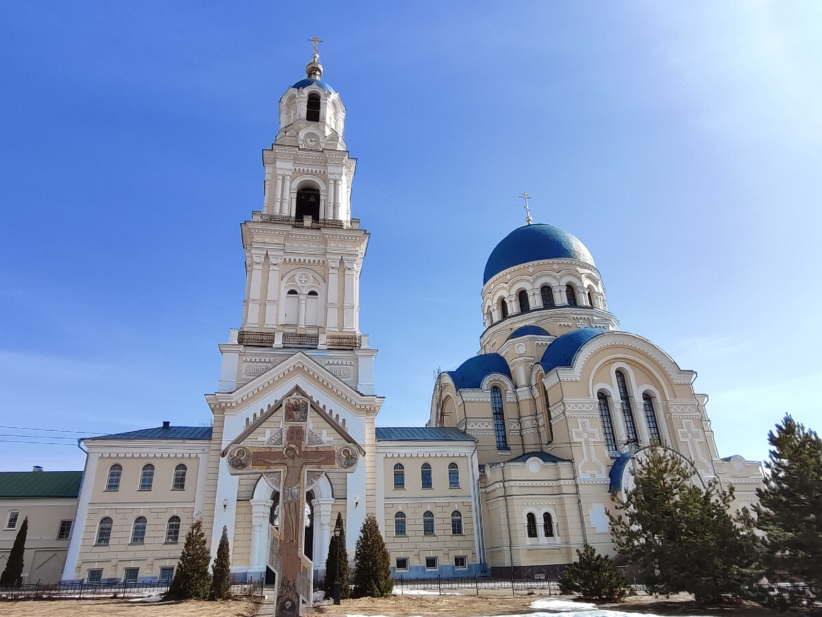 Монастырь Успения Пресвятой Богородицы Калужская Свято-Тихонова пустынь -  лекарство от эмоционального выгорания | Гуляем и смотрим | Дзен