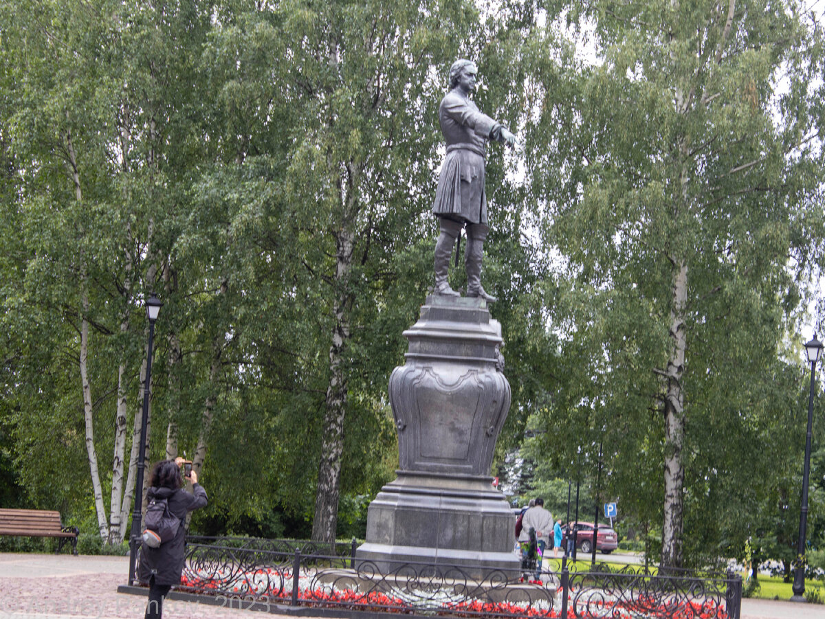 Основатель города Петр Первый