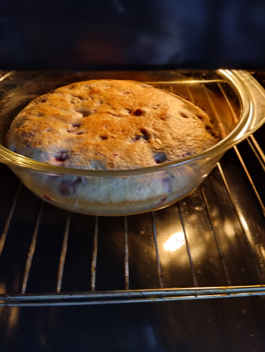 Малиновый пирог с кешью. Фото автора 