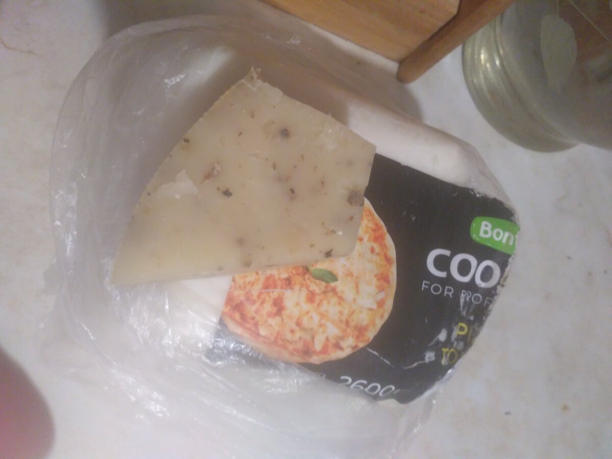 Моцарелла для пиццерий по 300р. за кг, "Ларец" острый со специями- по 400р. Мин. покупка - 2,6 кг