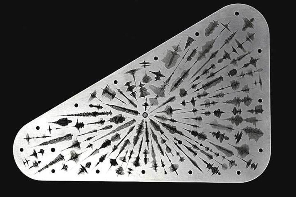 Чип, на котором записаны имена 2,6 млн человек, пожелавших отправить их в космос. Фото: © NASA/JPL-Caltech