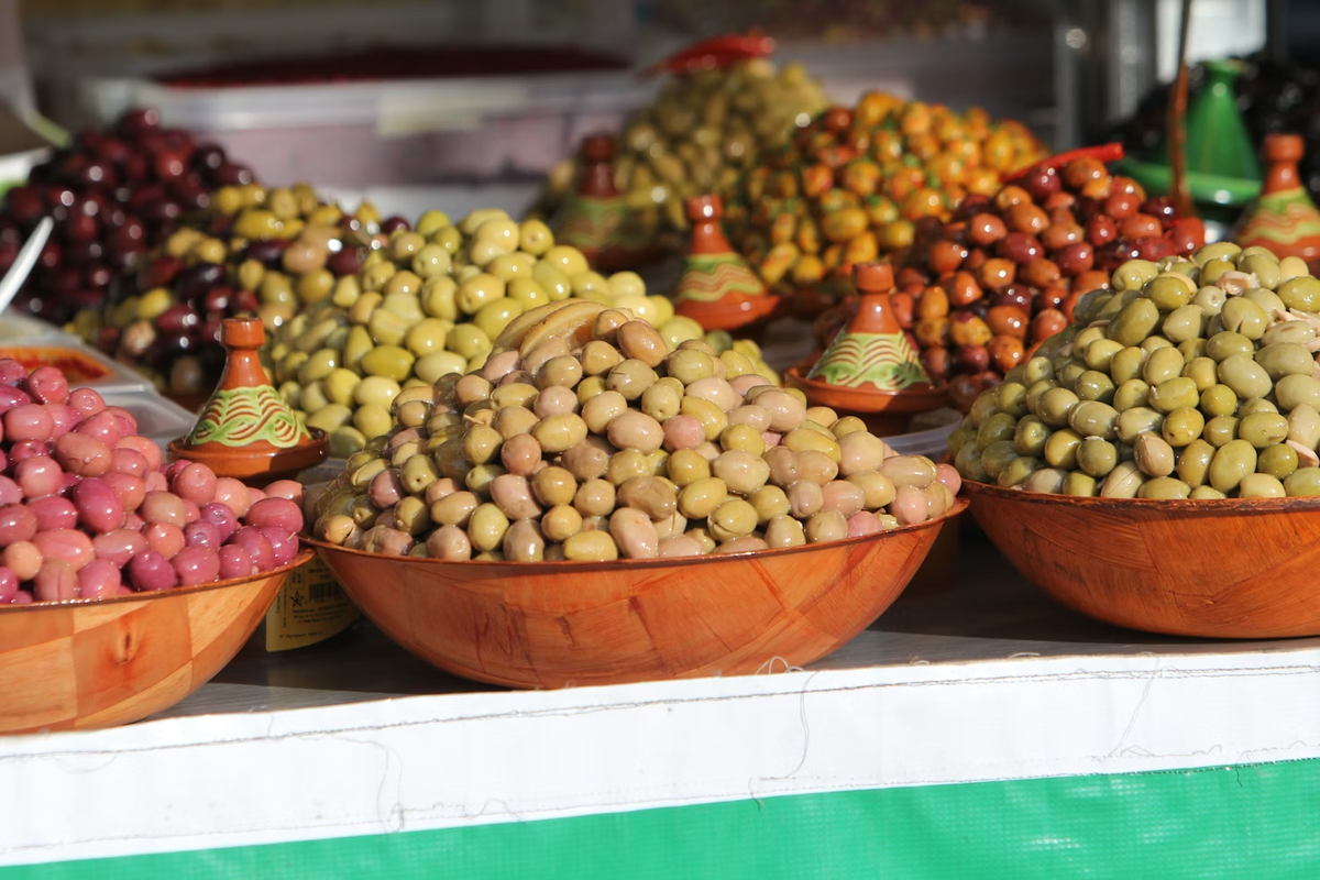 https://unsplash.com/photos/green-and-yellow-fruit-on-brown-wooden-bowl-sXkNQgowJ_g
