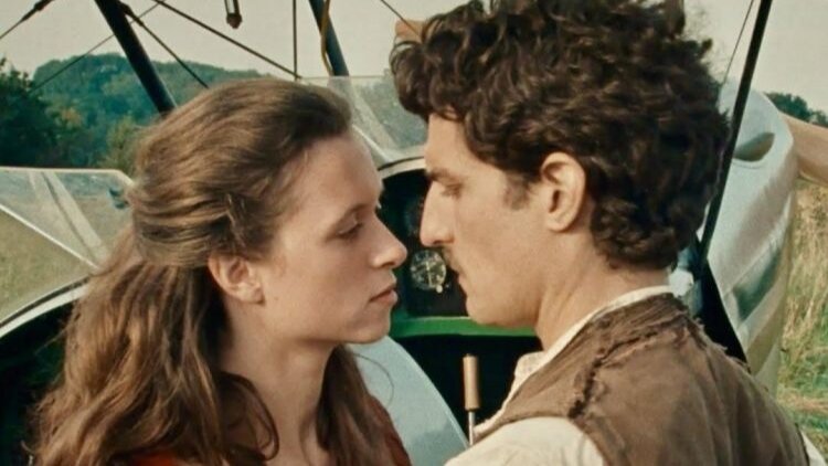 Кадр из фильма «Алые паруса» с Луи Гаррелем. Чисто иллюстрация заявленной темы, хотя там он летчик...