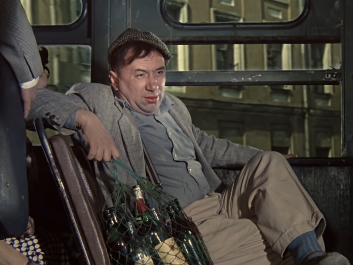 Кадр из фильма "Операция "Ы" и другие приключения Шурика", 1965 г.