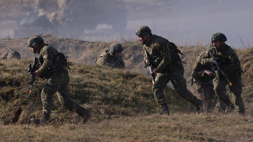     Британские военные на учениях Gettyimages.ru Sean Gallup