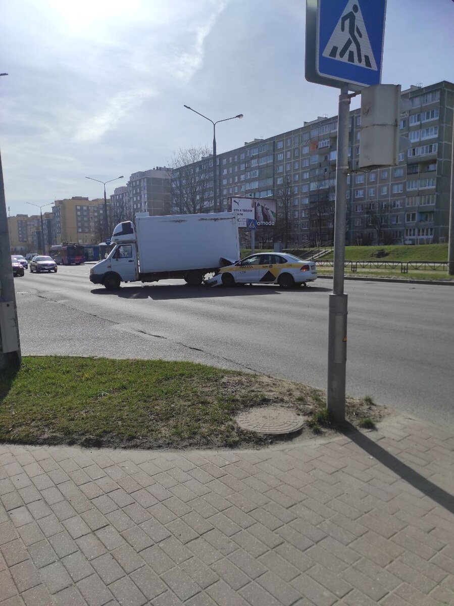 В Гродно такси влетело в грузовик: авария попала на видео | Новости Гродно  s13.ru | Дзен