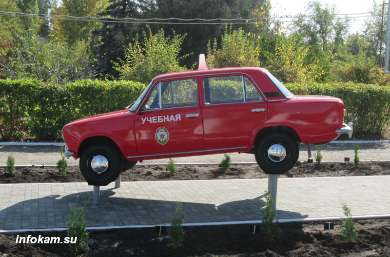    Камышин. Памятный знак автомобилю ВАЗ-2101 (расположен на территории Камышинской автошколы ДОСААФ)