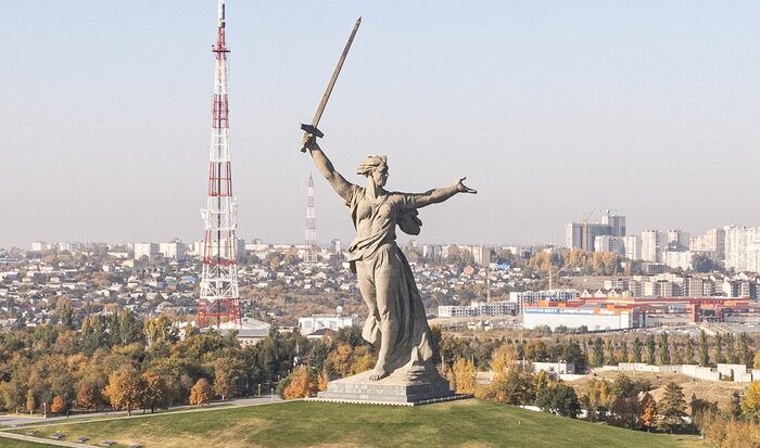    «Родина-мать» больше не народное достояние