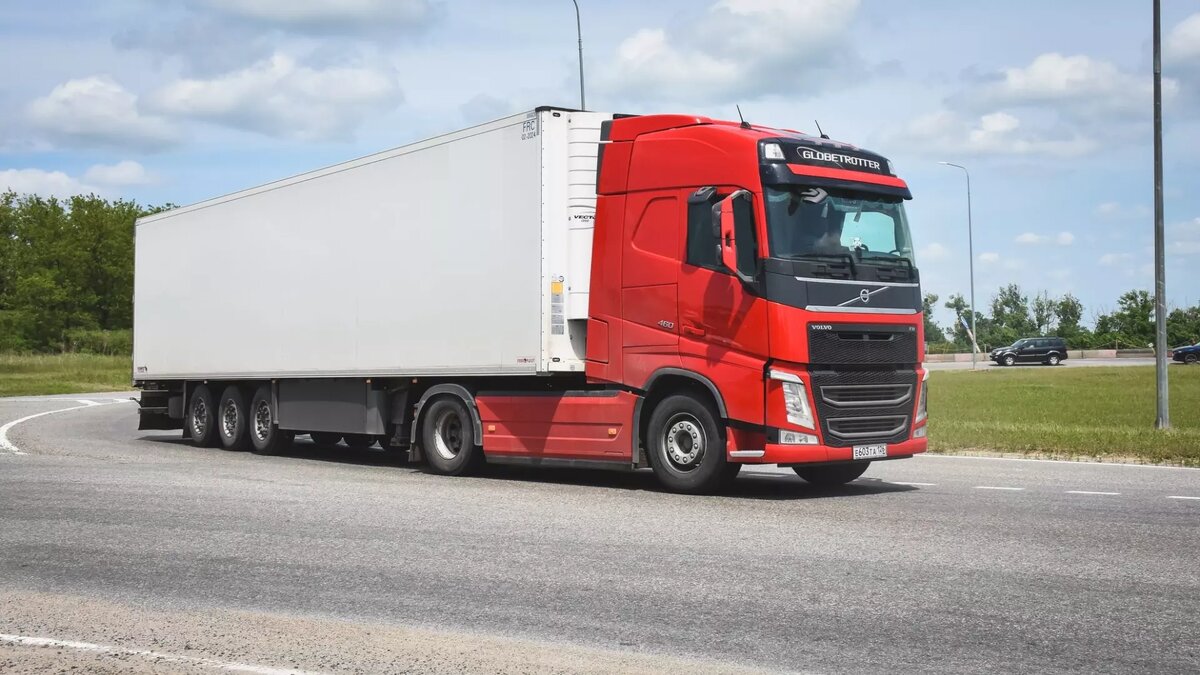     Производители стараются распродать все складские запасы кирпича перед вступлением в силу запрета на движение большегрузного транспорта по городским дорогам. Запрет начнет действовать в апреле.