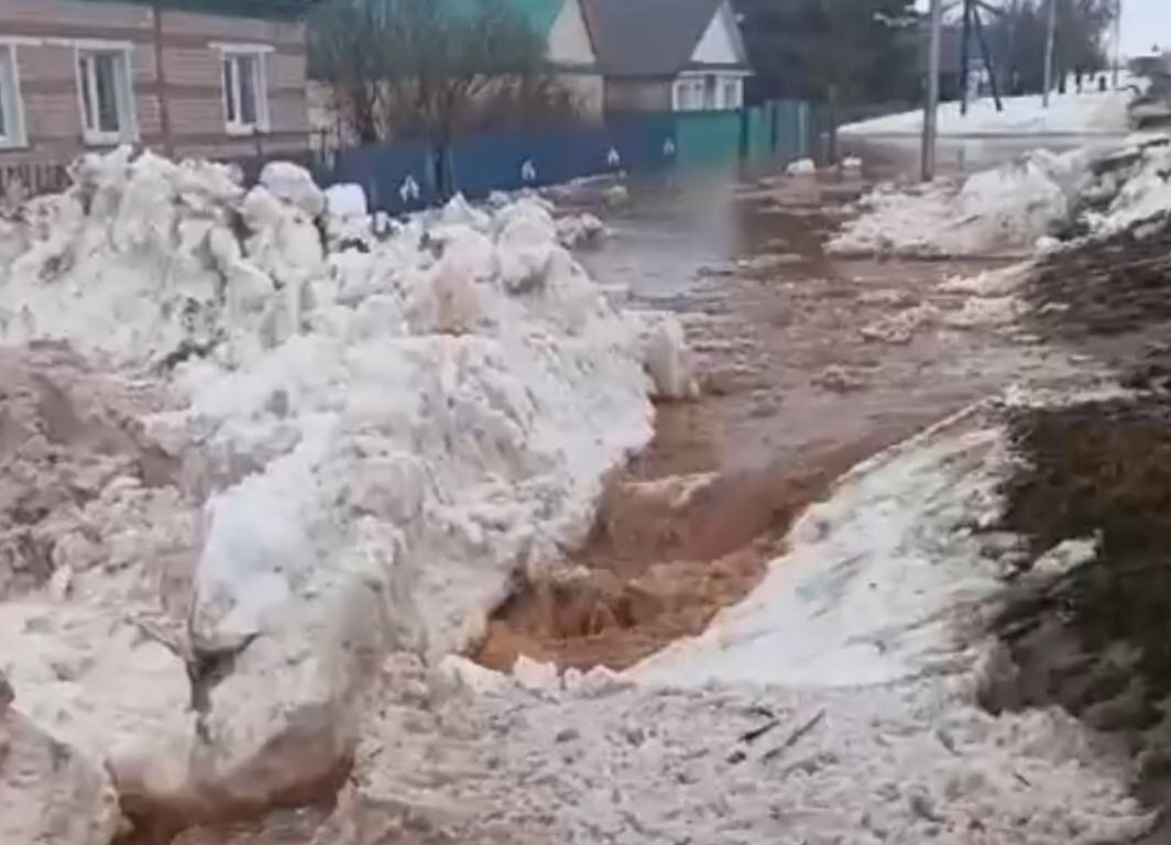    И это только начало? В Оренбургской области все больше населенных пунктов оказываются под водой