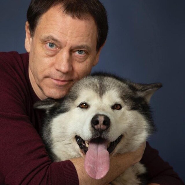 Фейковый аккаунт исполняющего обязанности министра здравоохранения Иркутской области Андрея Модестова появился в Telegram. Как сообщил глава минздрава Прибайкалья, мошенники начали рассылать сообщения главным врачам медучреждений Иркутской области и вовлекать их в диалог. По известной схеме ссылаются на Федеральную службу безопасности.