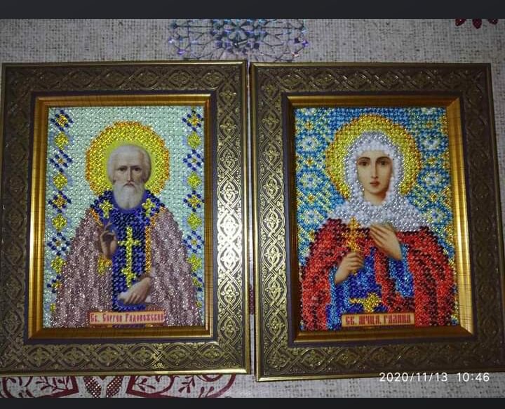 Это одно из моих любимых занятий.вышивать икону нужно с хорошим настроением и чистым сердцем.говорят что нельзя перекрываться на другой процесс.потом икона может не пойти.прежде чем вышивать икону нужно прочесть молитву.Иголку в ткань не тыкать .лучше прикупить магнитик .Вышивая икону уберите негатив 