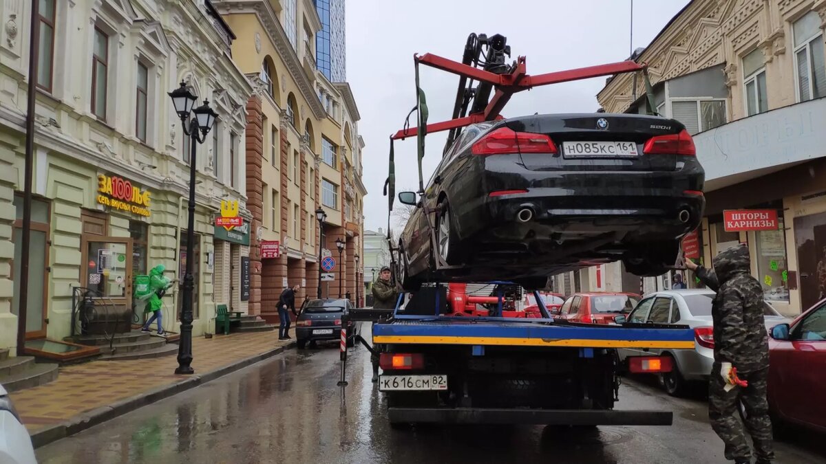     Платную парковку в Ростове разрешат не оплачивать многодетным семьям, рассказал глава городской управы Алексей Логвиненко.