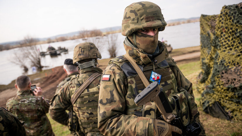     Польские военные Gettyimages.ru Mateusz Slodkowski/DeFodi Images News