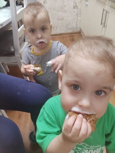 Первое время в семье, дома.