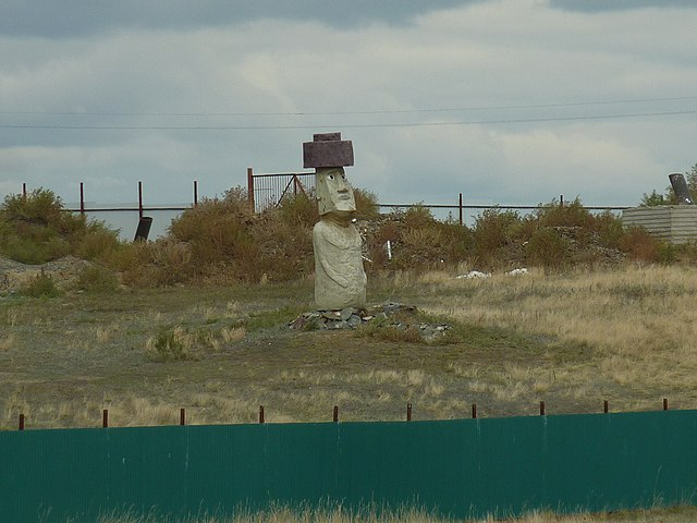 "Чурка" с острова пасхи (подпись автора сохранена), из Wikipedia Commons 