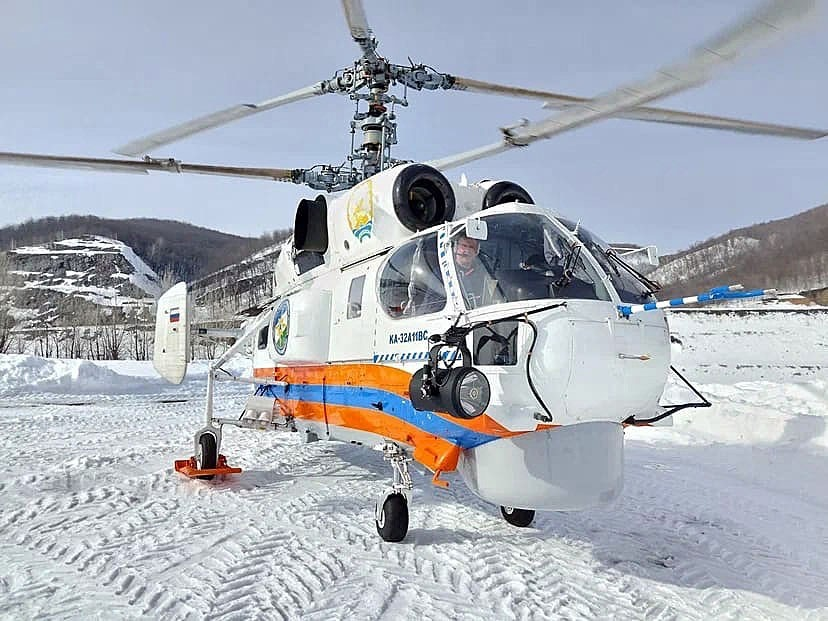 Ка-32 мониторит затороопасные участки рек.Фото:пресс-служба Госкомитета по ЧС
