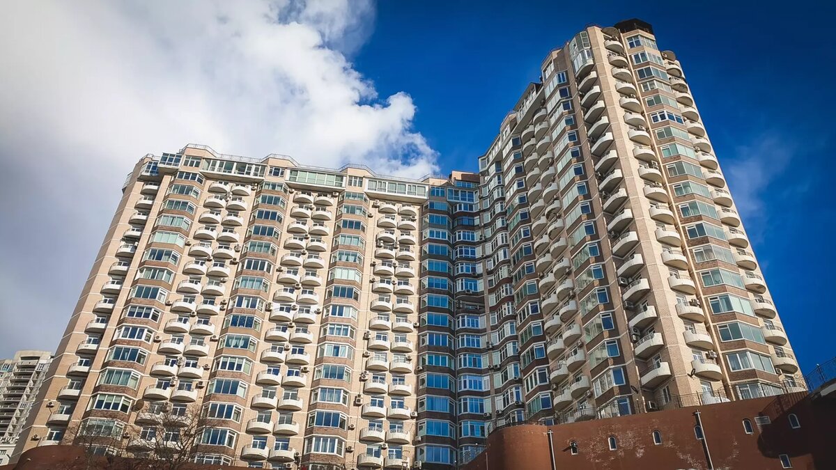     Официальную стоимость квадратного метра жилья на второй квартал 2024 года утвердил минстрой России. В большинстве регионов цены немного выросли. В частности, в Удмуртии квадратный метр подорожал, по сравнению с первым кварталом с 83 318 рублей до 85 305 рублей.