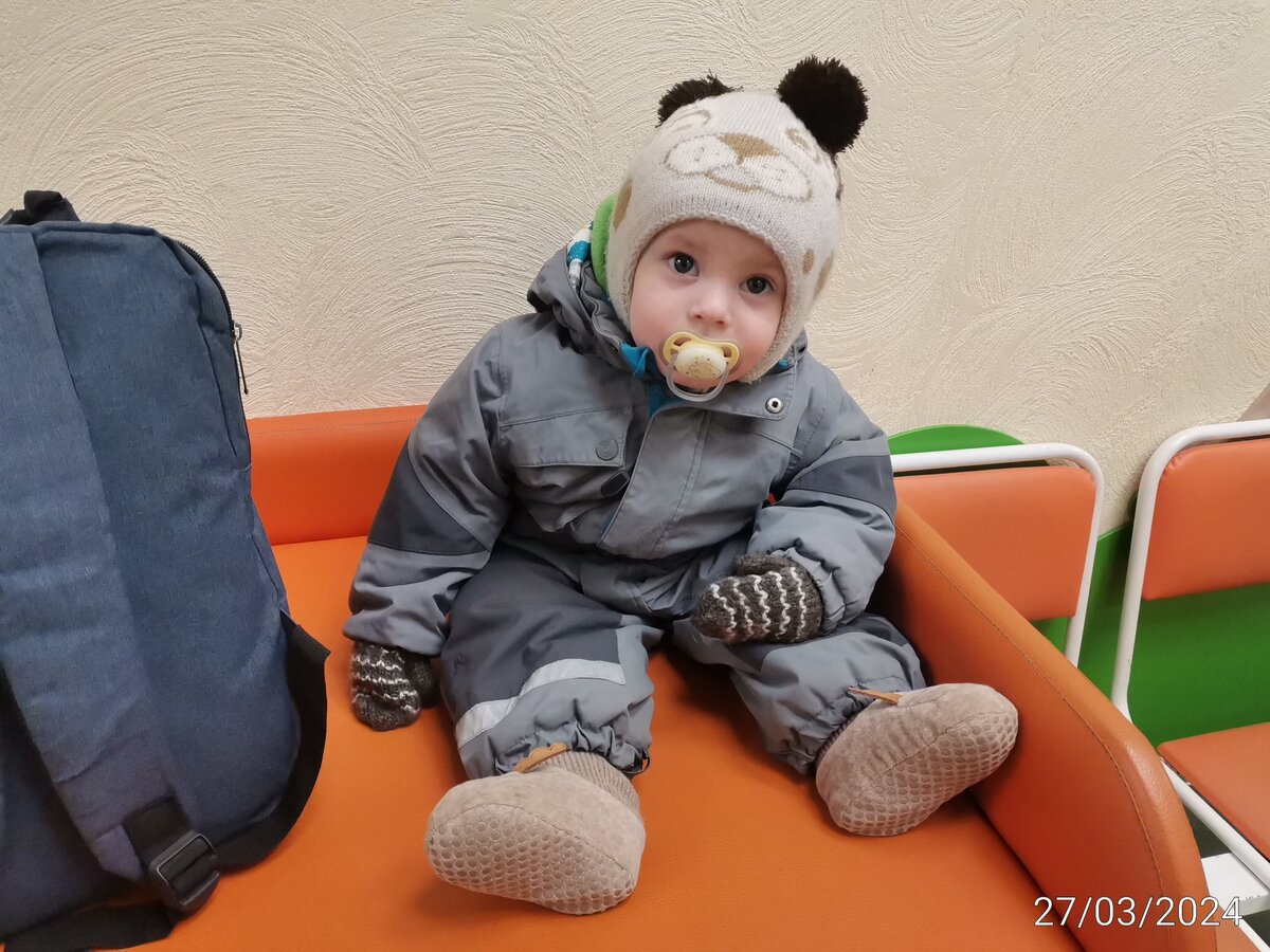Костя, почти 1,3 года. Комбинезон 86 размера.
