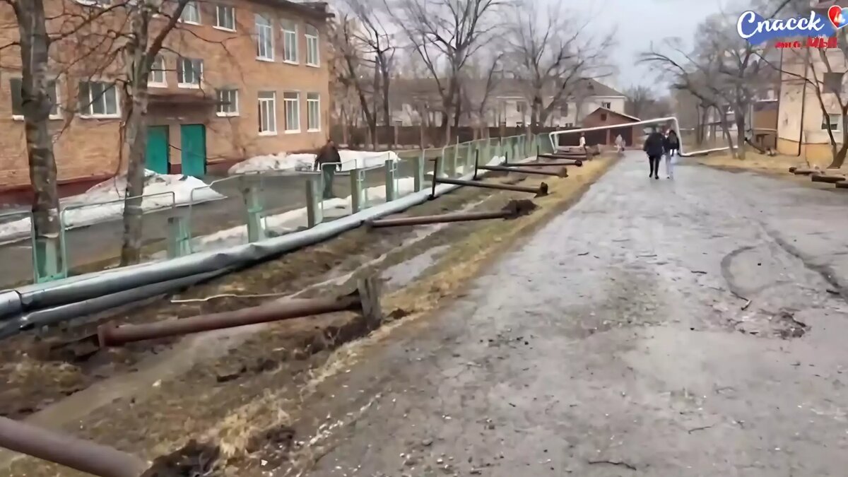 Прорыв теплотрассы у детсада в Спасске уже устраняют — видео | Восток-Медиа  | Дзен