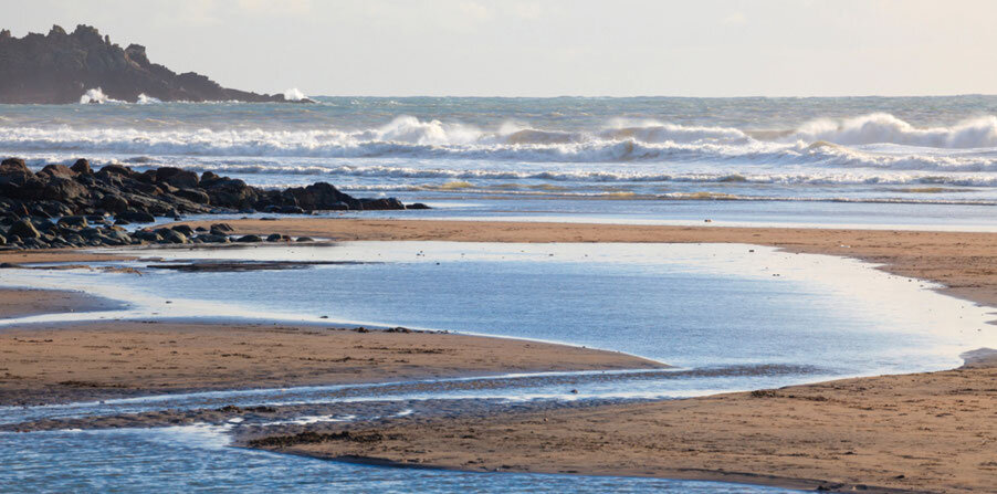 Пляж Перранутноу с (мысом) Кадден-Пойнт, бухта Пруссия вдалеке.