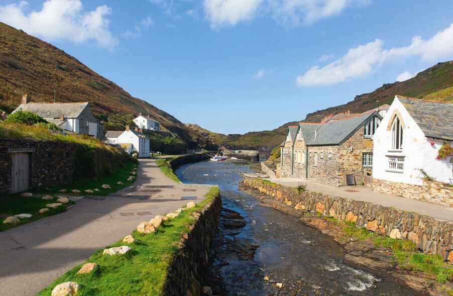 Река Валенси, протекающая через Боскасл.