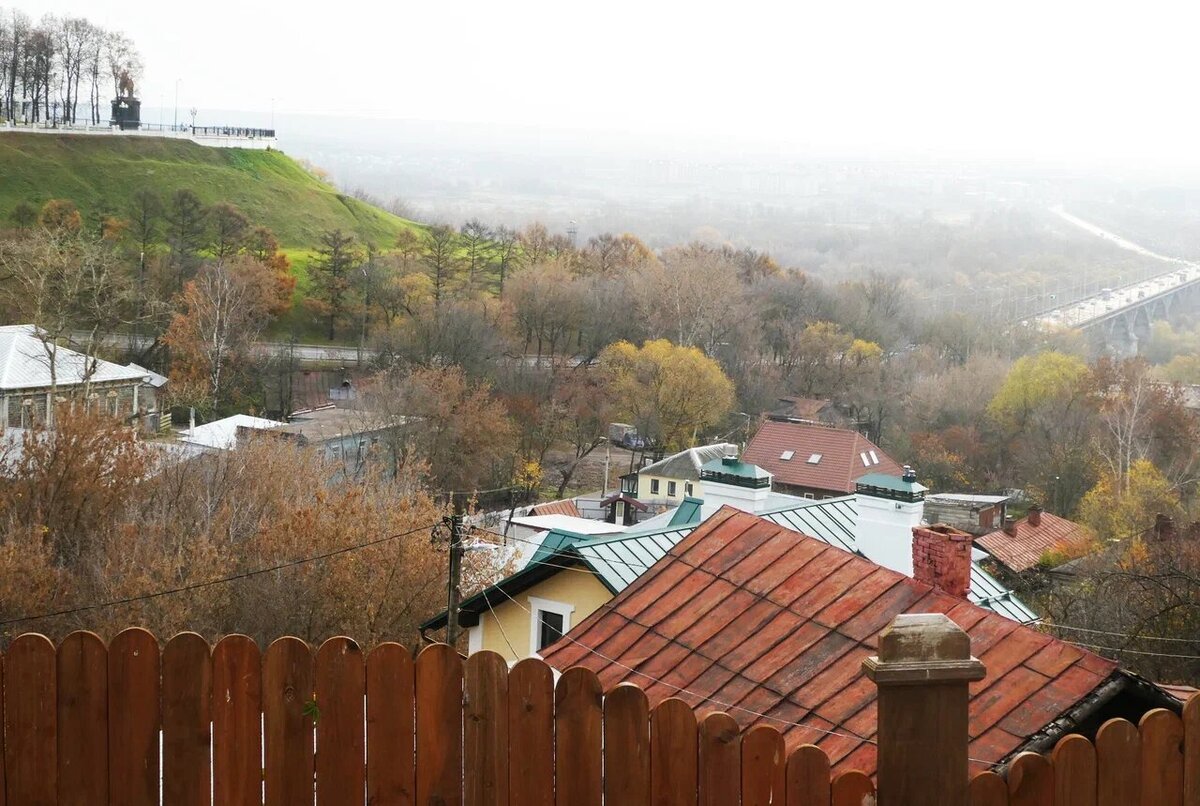 Вид со смотровой площадки Георгиевской улицы и автомобильный мост через Клязьму. Фото автора