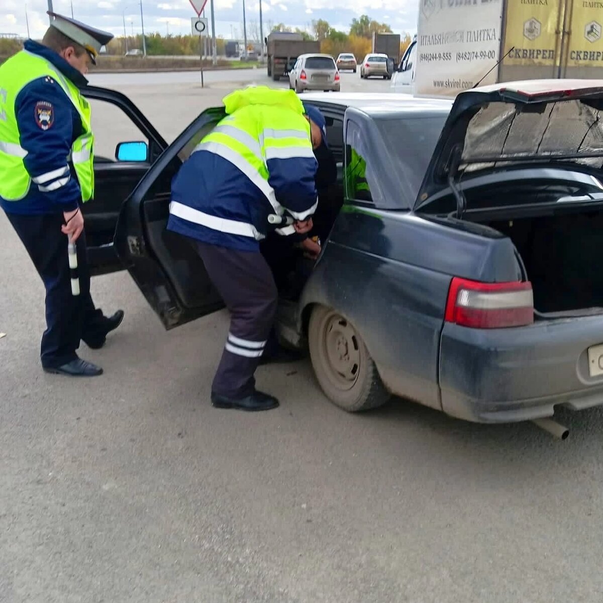 Что можно и что нельзя инспектору ГИБДД при проведении досмотра автомобиля,  как правильно должен проводить досмотр транспортного средства | Автоюрист.  Всё о ДПС. | Дзен