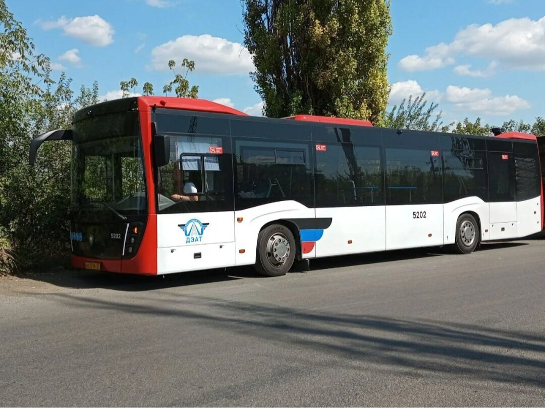 "НефАЗ-5299-40-57" в Донецке.