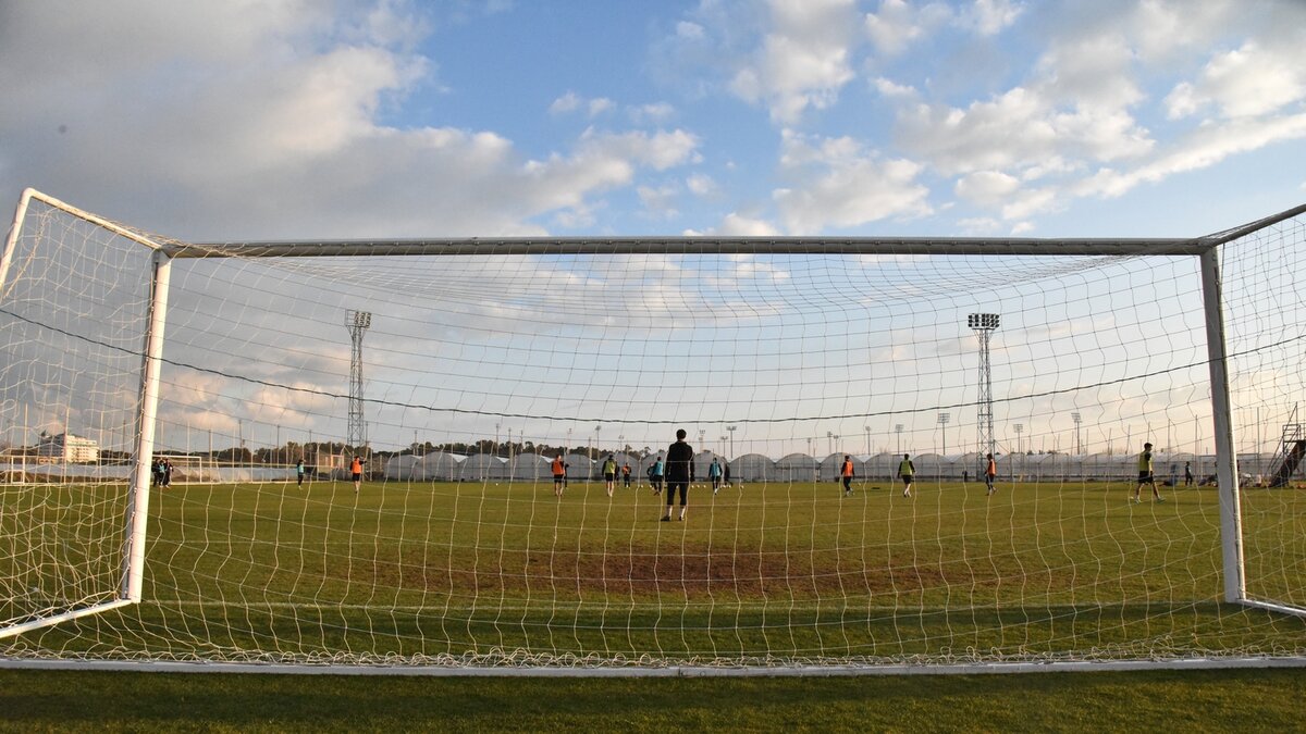    fcmariupol.com