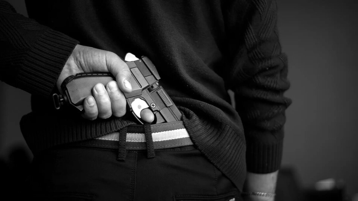     Жители Нижнего Новгорода не обращались в правоохранительные органы из-за звука, похожего на стрельбу, который раздался на улице в Сормове минувшим вечером. Об этом NewsNN сообщили в областном ГУ МВД.