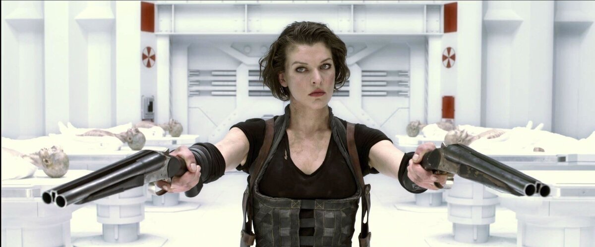 Стрельба по-македонски: кажется, и Мила Йовович - двуязычная. Фото: m.fishki