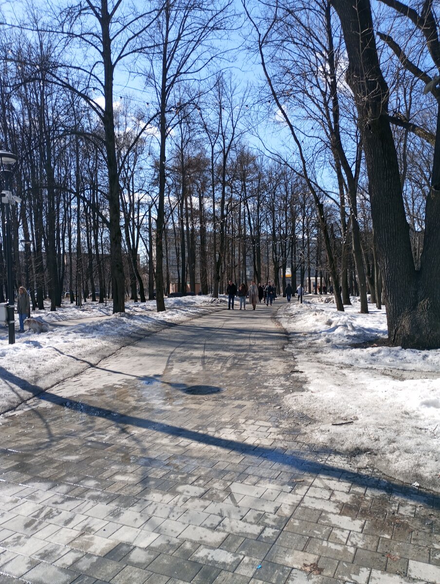 Сквер недалеко от метро Динамо