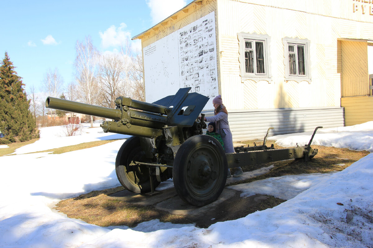 Гаубица М-30 и музей "Ильинские рубежи"