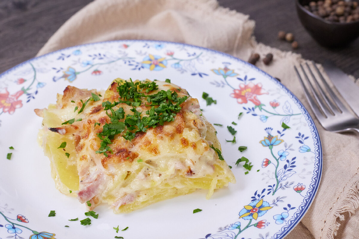 картошка с мясом с сыром и сливками в духовке | Дзен