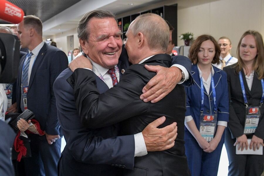    Владимир Путин и Герхард Шрёдер © Алексей Дружинин/пресс-служба президента РФ/ТАСС