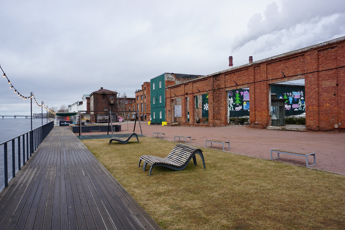 Санкт-Петербург. Набережная на месте бывшего кожевенного завода Брусницыных