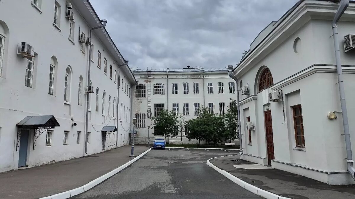     В Казани эксперты выдали положительное заключение на реставрацию здания библиотеки на улице Кремлевская, 18к4. Оно возведено в 1837 году. Соответствующий документ размещен на сайте госкомитета РТ по охране ОКН.