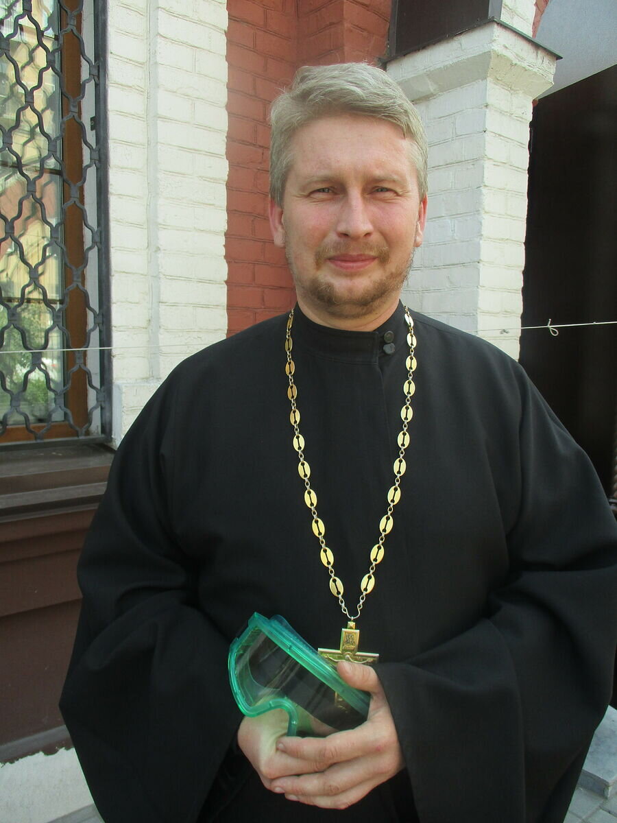 Иерей Андрей Мизюк (1982).