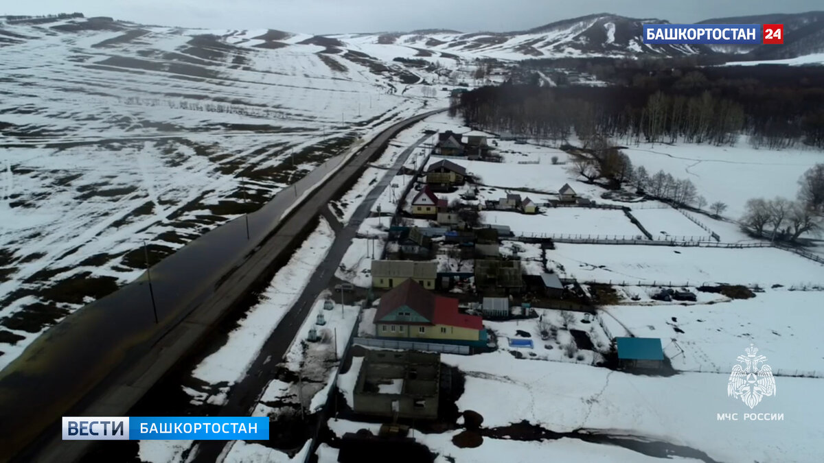    В Ишимбайском районе Башкирии из-за активного таяния снега подтопило 10 придомовых территорий