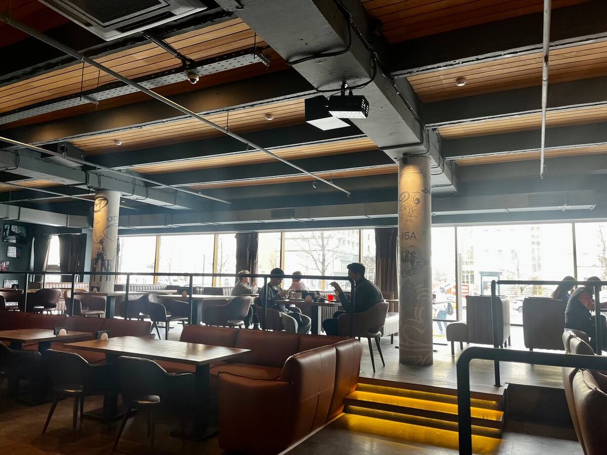 бари бизнес. красивый бар. маленький пивной бар. бар. менеджмент ресторанного бизнеса.