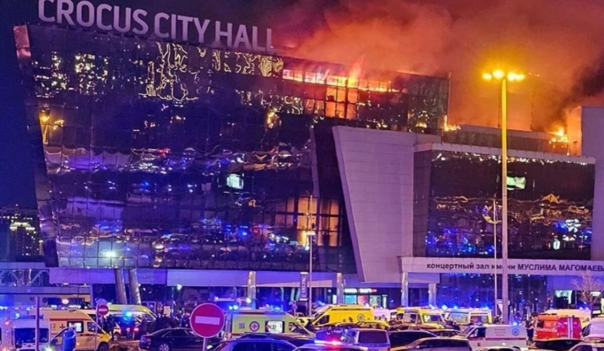     Горящий "Крокус". Источник: vk.com/eminofficial Автор фото: Эмин Агаларов