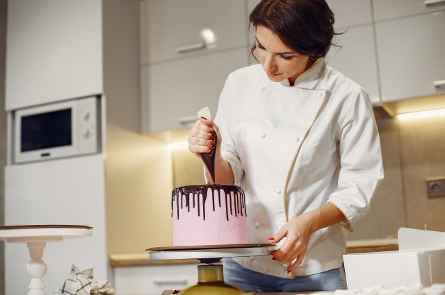    Можно ли использовать фото мультперсонажей на тортах?