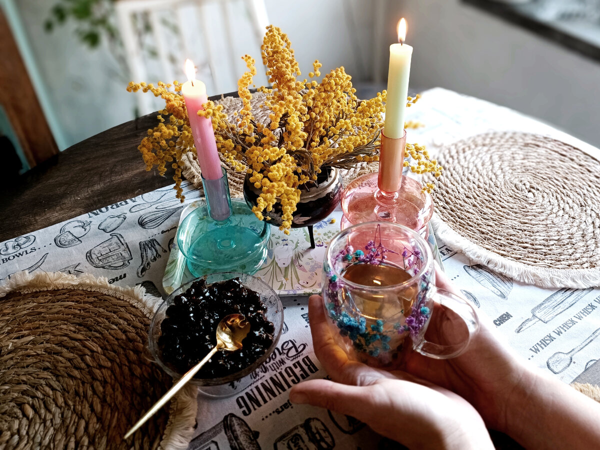 Эта кружка из Фикс Прайс и стала предметом дискуссии, а не она сразу настроение подняла, пока дети себе не отжали))) 