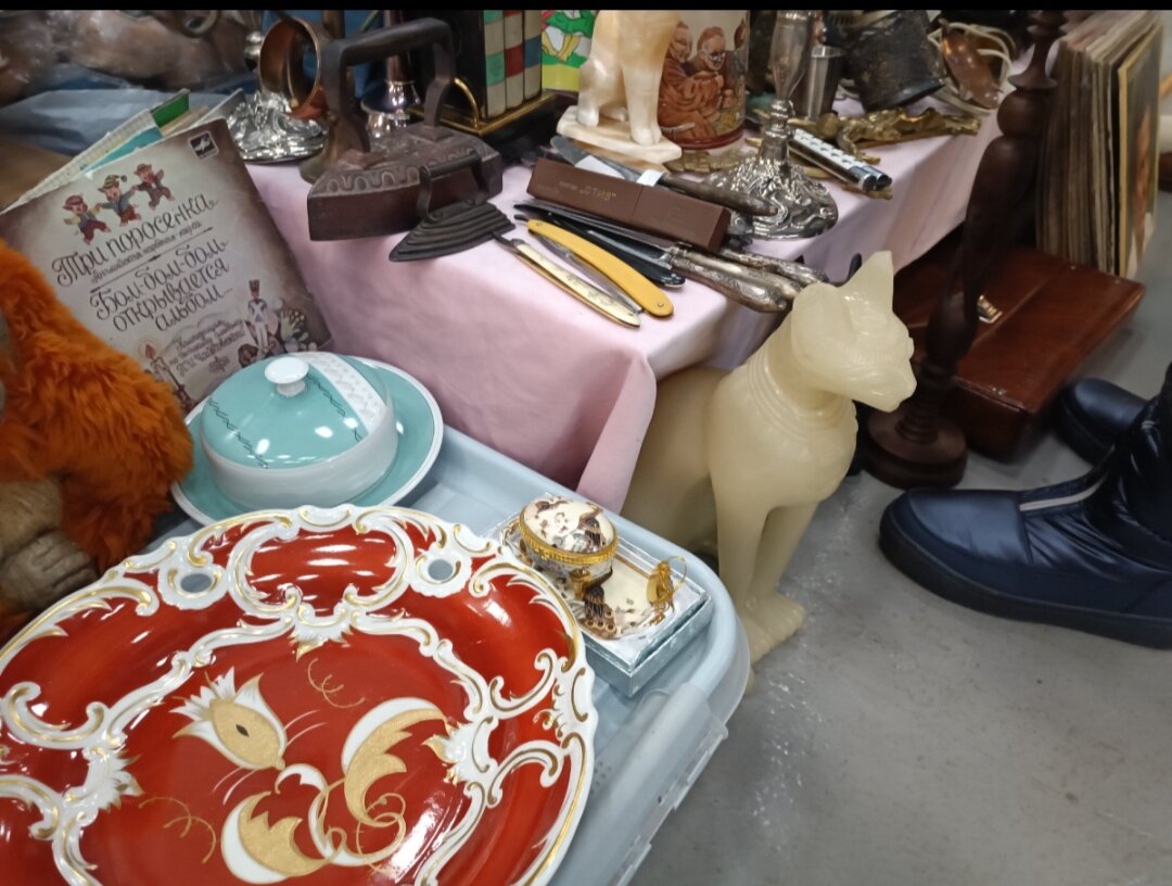 Эта огромная, светящаяся по ночам, выточенная статуэтка была очень хороша, но цена в 20000 за "фигню" для меня крутовата