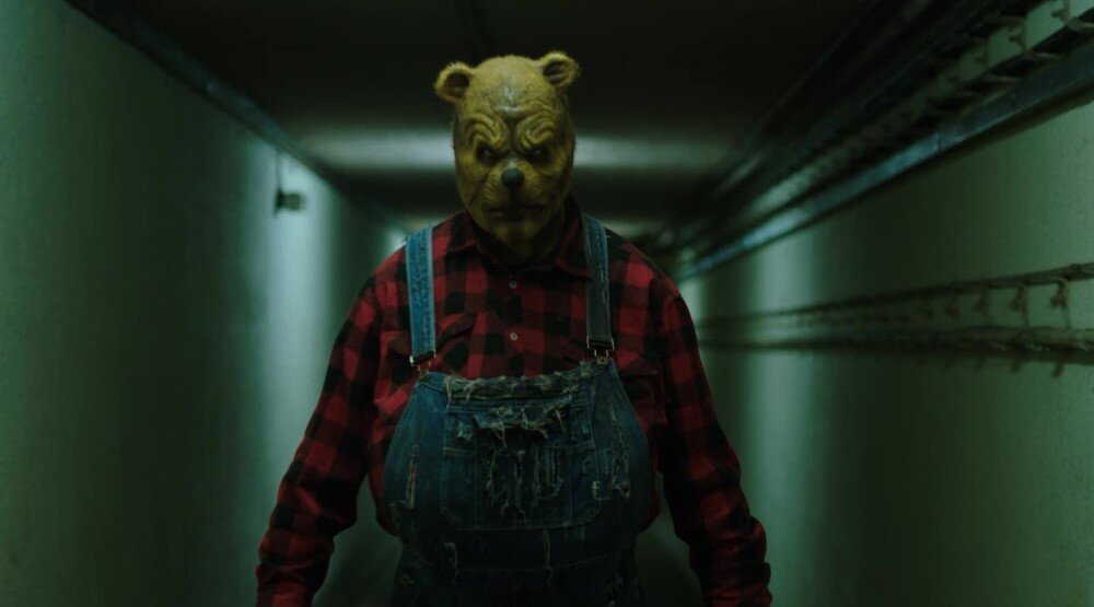     Кадр из фильма «Винни-Пух: Кровь и мед 2» (2024)